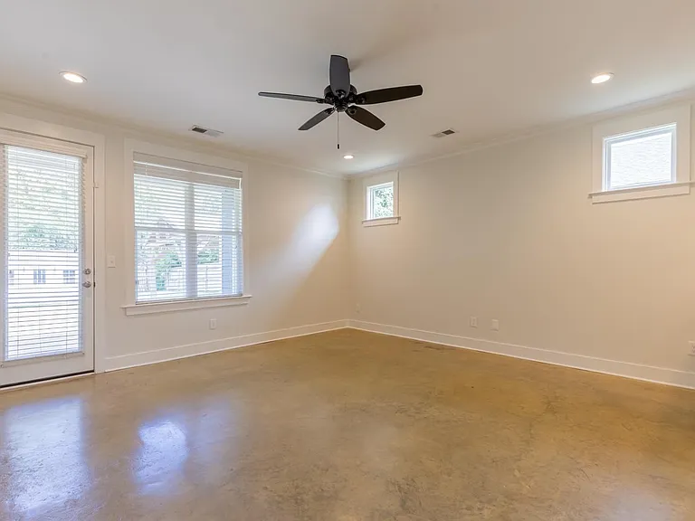 2912 Felix St — Photo 14