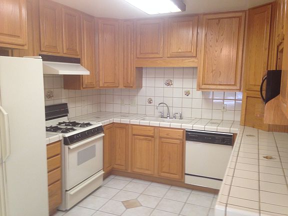 3rd image of 1465 Plymouth Way