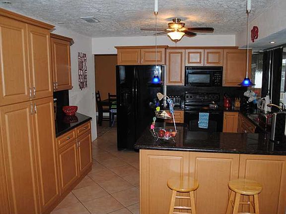 5th image of 11360 NW 30th St