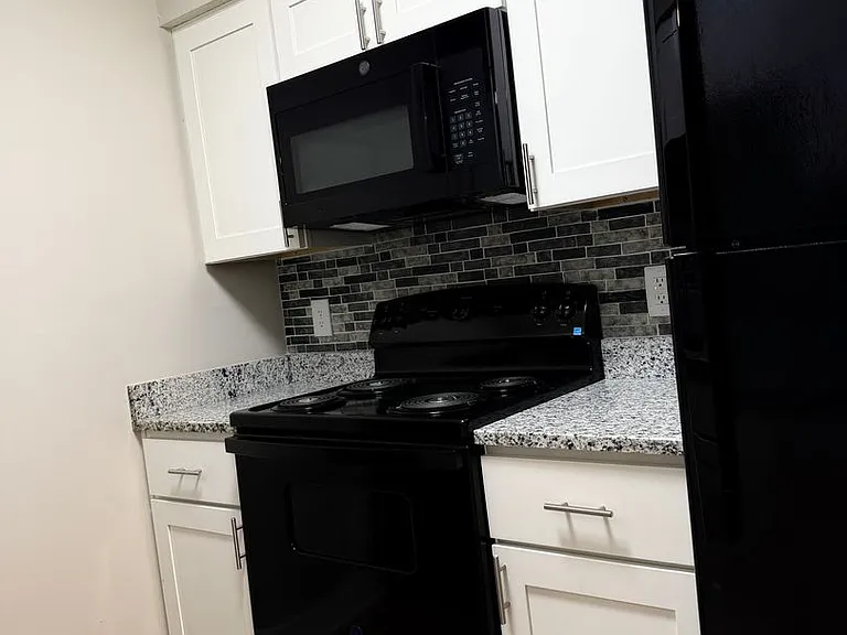 Bellevue Hills — Photo 16