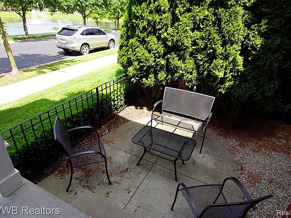 4th image of 42794 Park Crescent Dr