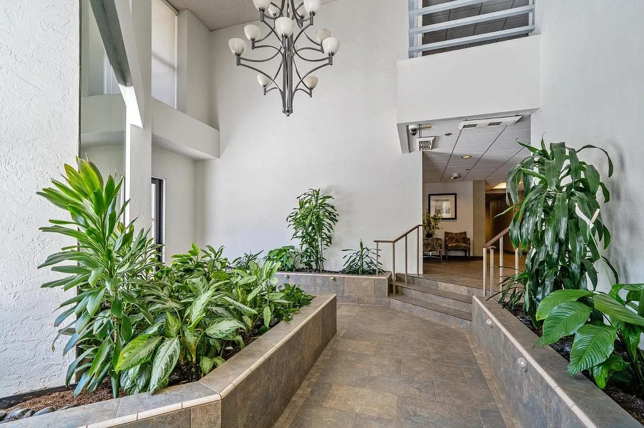 2 bed, 2.5 bath, 2058 sqft, $6,000 — Photo 1