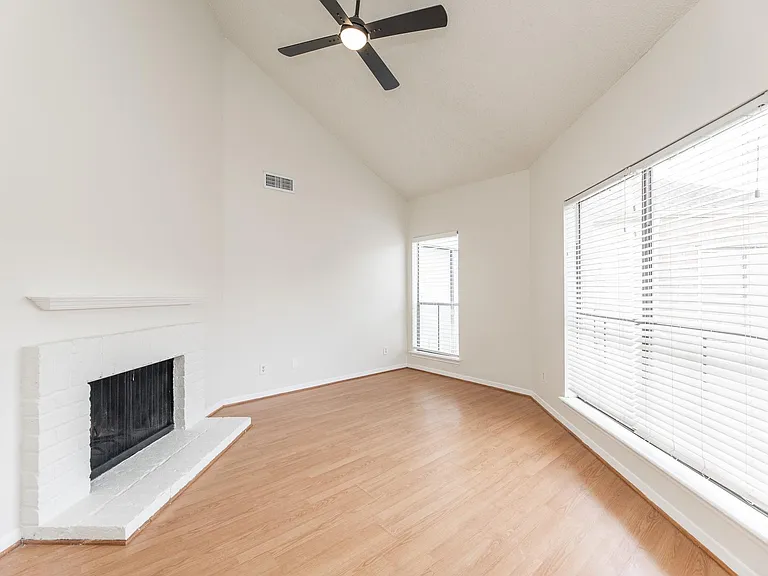 3742 Thistlemont Dr — Photo 13