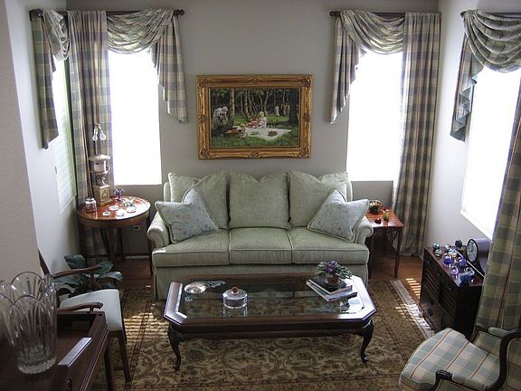Living Room - walk in & fall in love