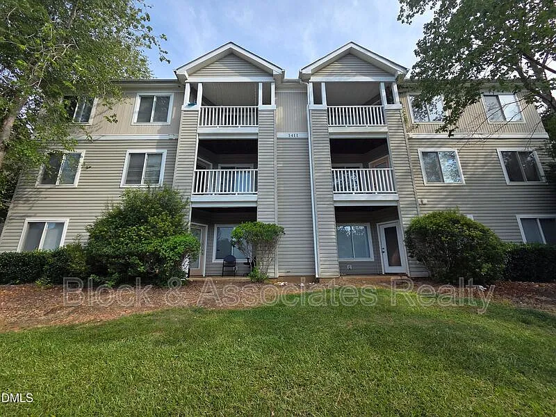 1411 Collegiate Cir #204