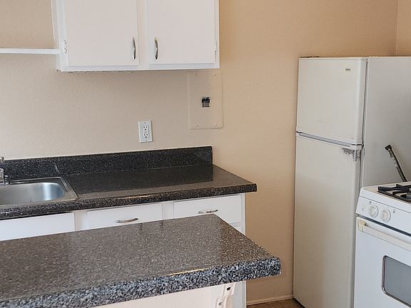 4th image of 220 Elm Ave APT 209