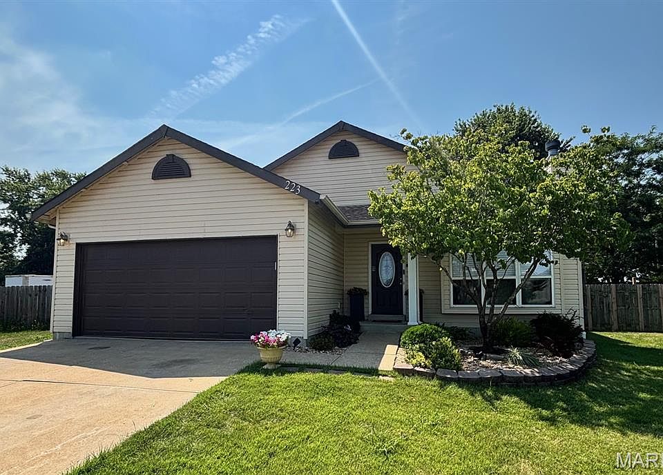 1st image of 223 Destiny Ct