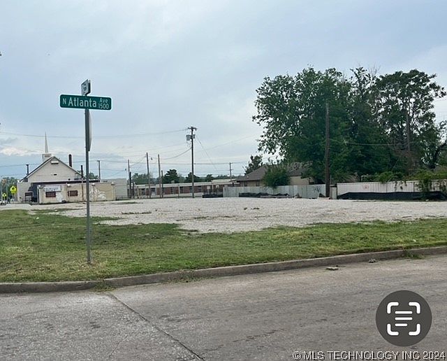 2nd image of 2425 E Pine St