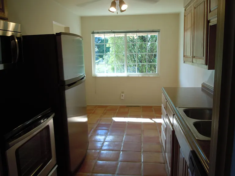 1800 Vassar Dr NE #D — Photo 6
