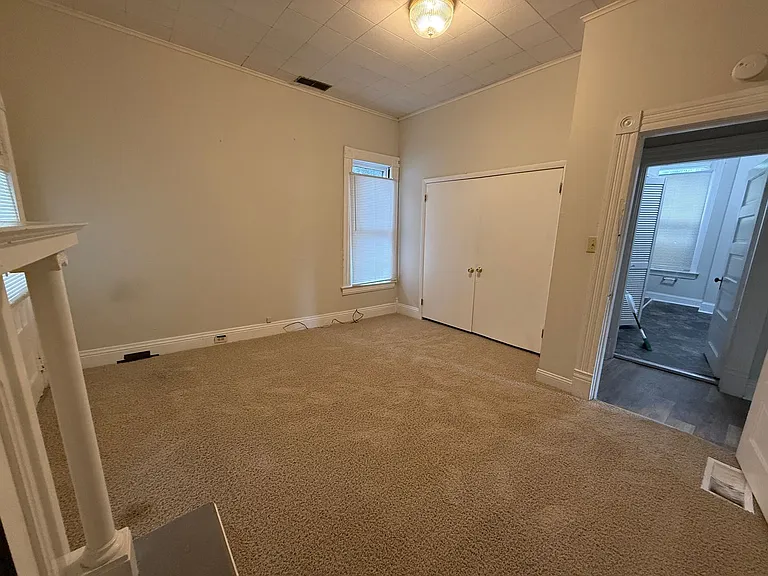 376 Park Ave — Photo 40