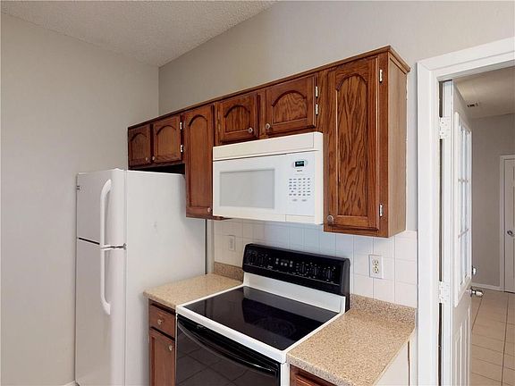 5th image of 1365 Chinaberry Dr