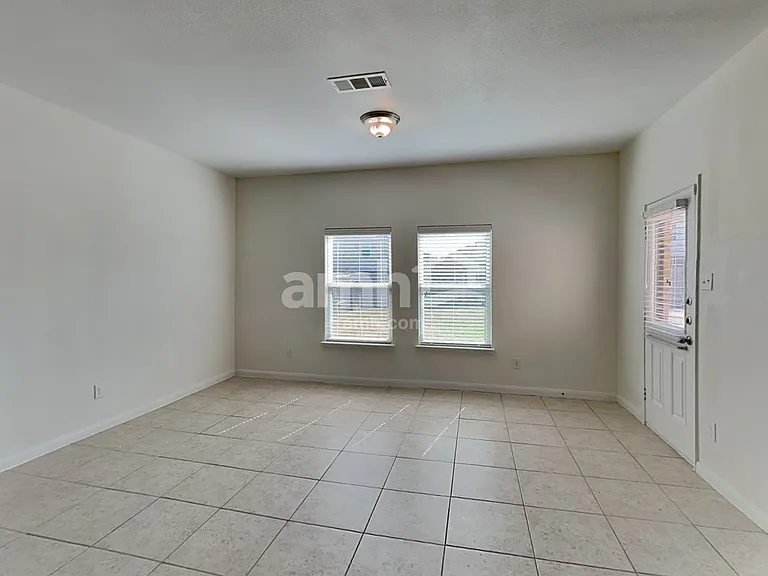 1623 Park Trails Blvd — Photo 4