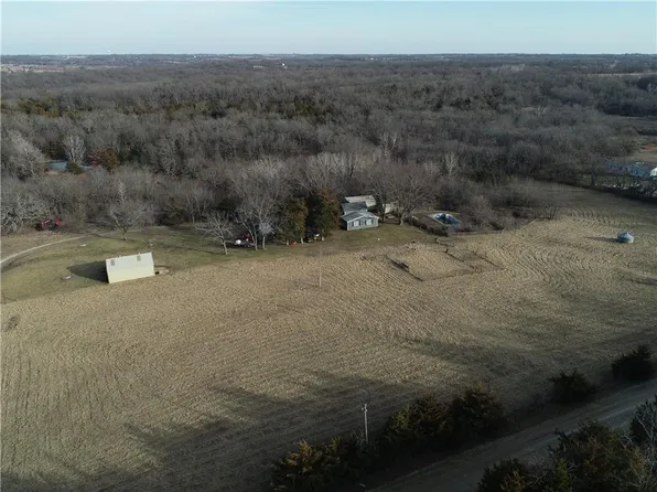 30405 Oak Grove Rd, Paola, KS 66071