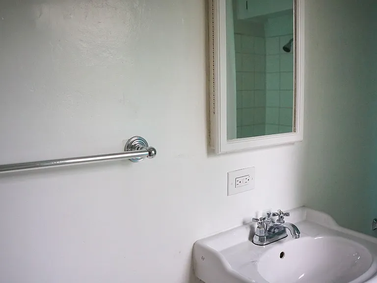 751 SW Vista Ave #4 — Photo 8