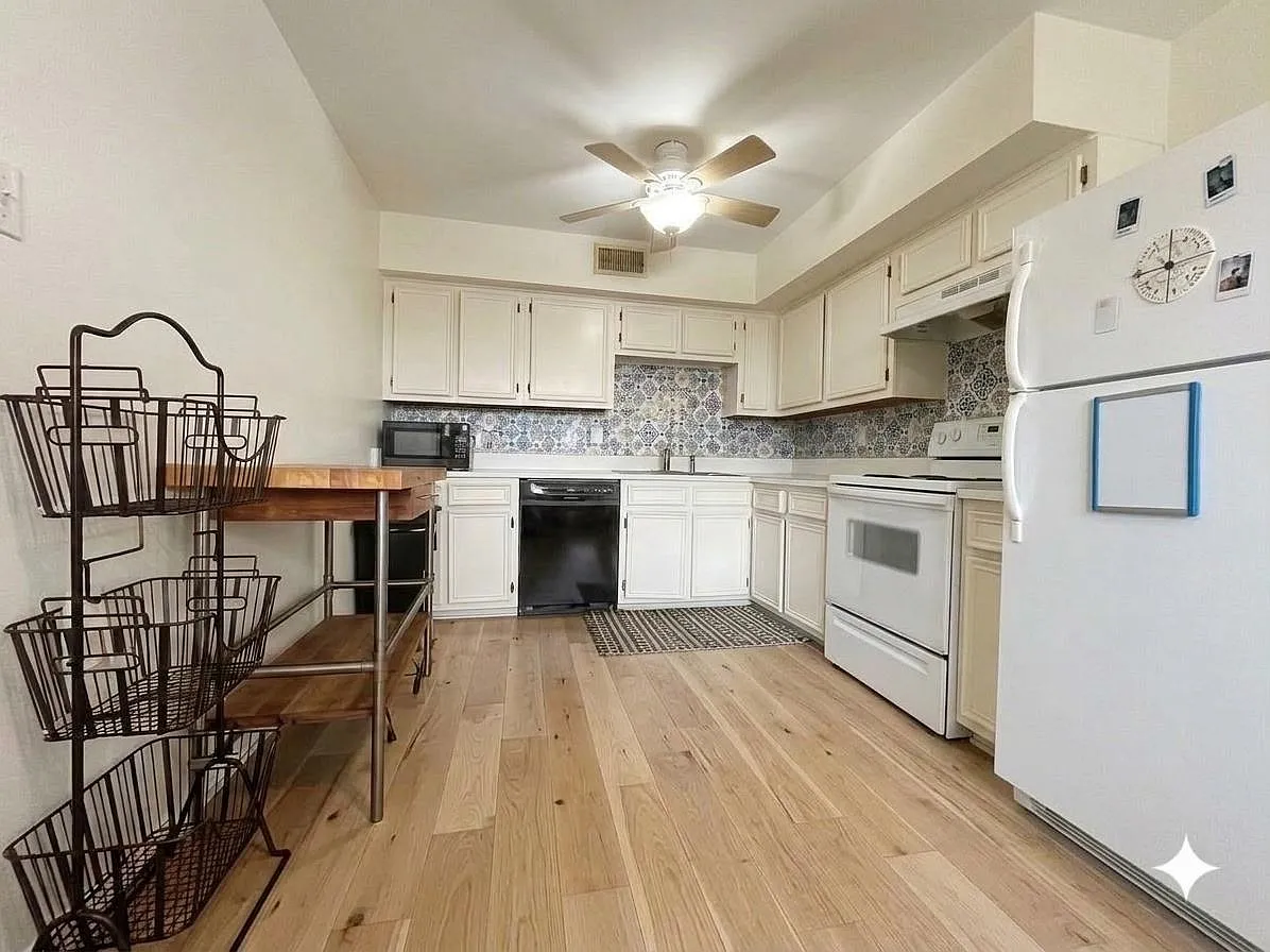 4 bed, 2.5 bath, 2000 sqft, $2,800 — Photo 3