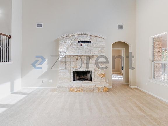 5th image of 2406 Sweetwater Ln
