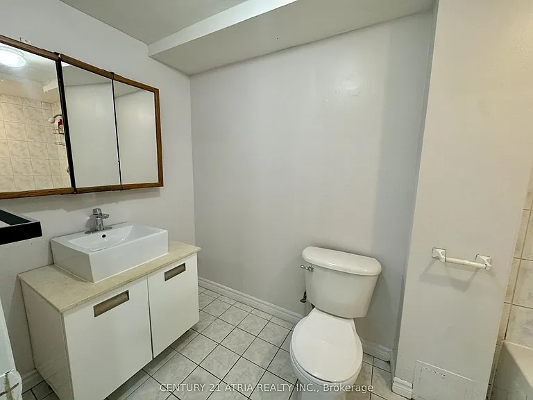 6 Woodward Cres #BASEMENT — Photo 10