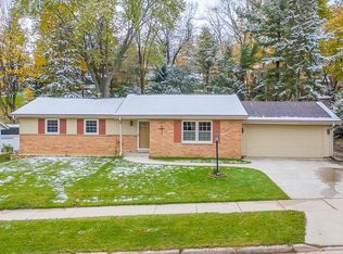 1343 Bobolink Ln, West Bend, WI 53095