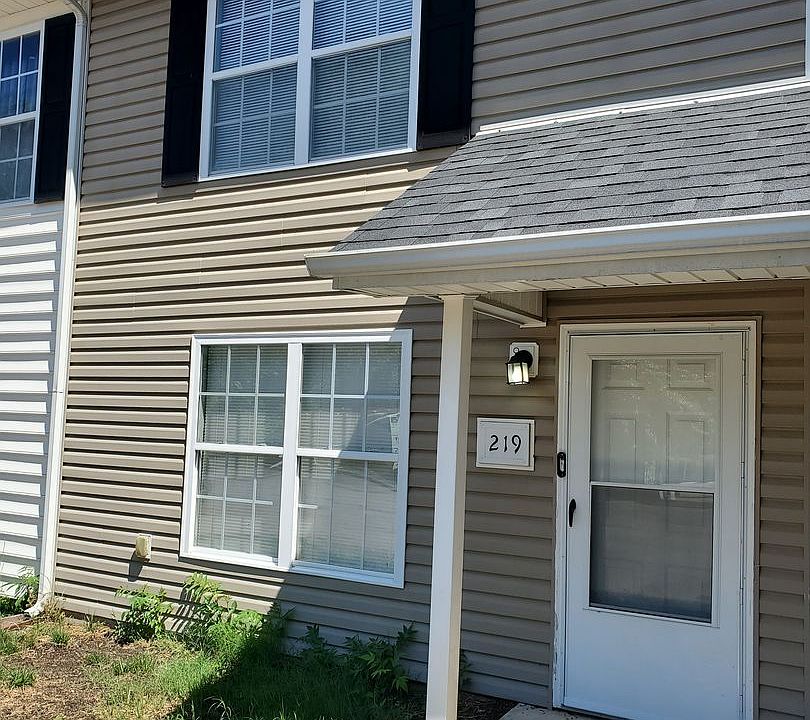 1st image of 219 Thunderbird Cir