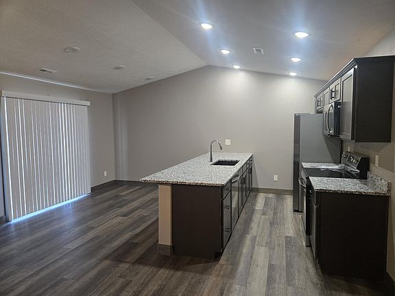 3rd image of 1575 Windridge Ave