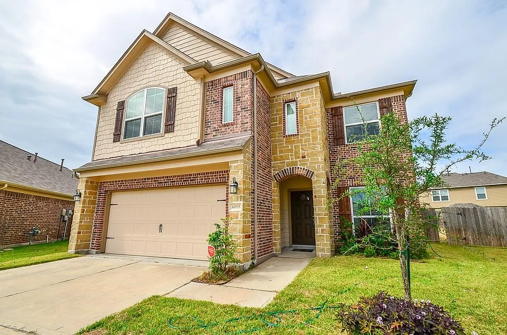 3 bed, 2.5 bath, 2013 sqft, $2,195 — Photo 2