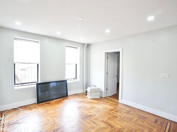 5th image of 2224 Amsterdam Ave #53A