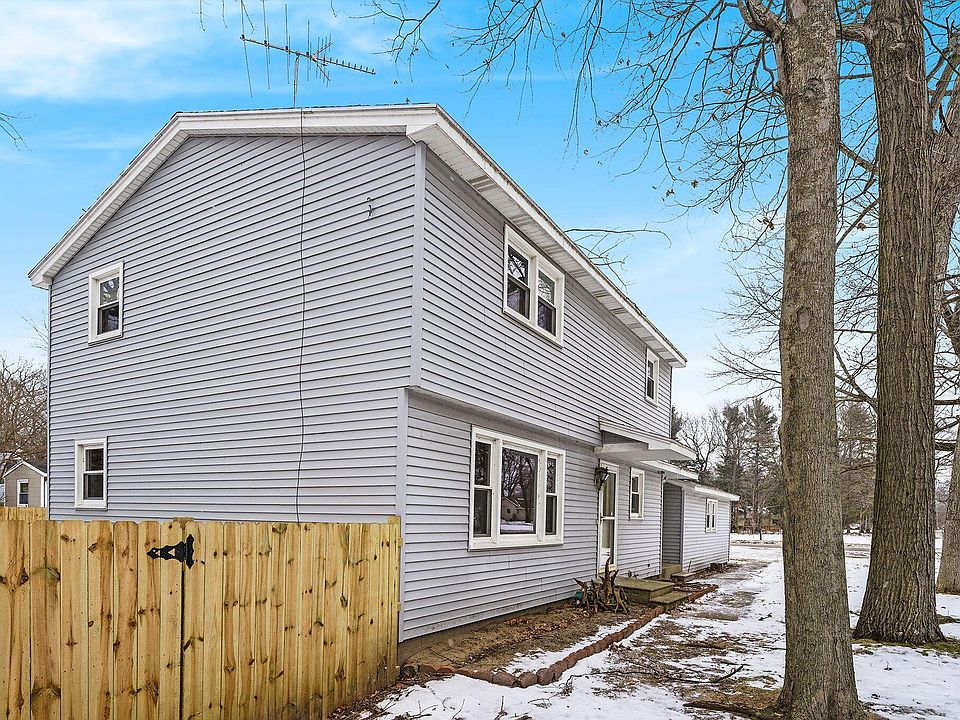1st image of 15201 Pine St