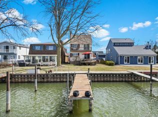 29819 Riverside Bay Ct, Harrison Township, MI 48045