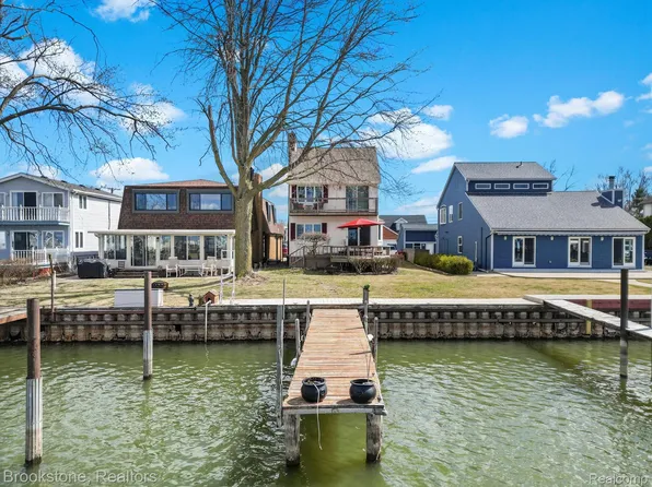 29819 Riverside Bay Ct, Harrison Township, MI 48045