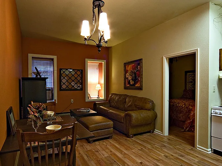 122 N Main St #7 — Photo 3