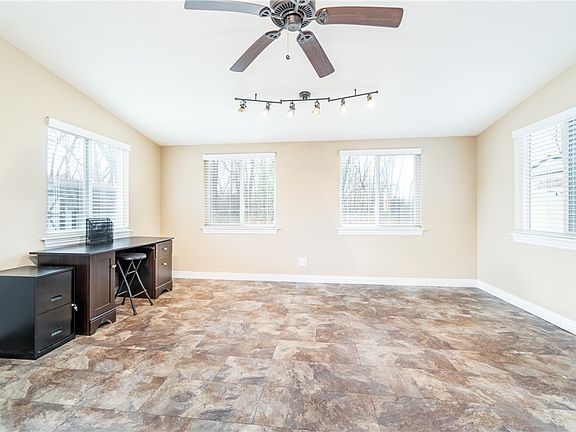 5th image of 2910 W Beechwood Dr