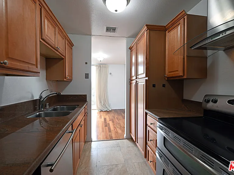 100 S Doheny Dr #424 — Photo 12