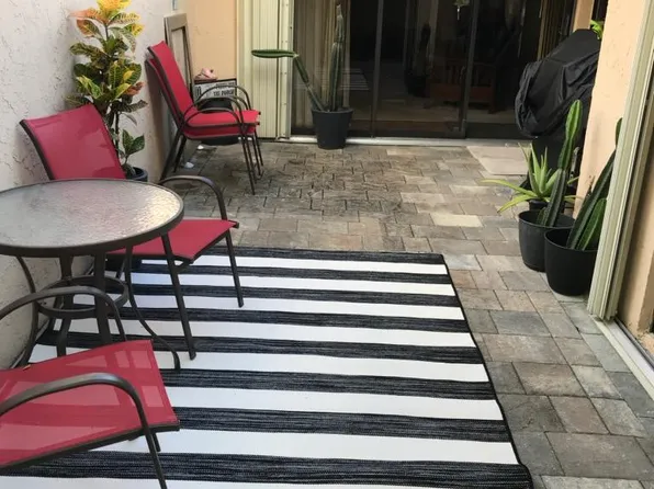 3076 S Oakland Forest Dr, Fort Lauderdale, FL