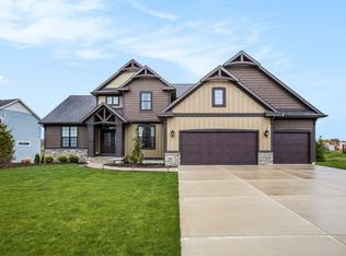 5562 Stonebridge Dr SW, Grandville, MI 49418