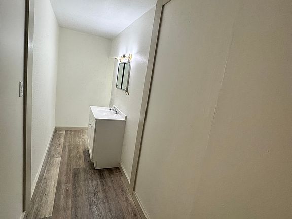 5th image of 1089 Dettloff St #1
