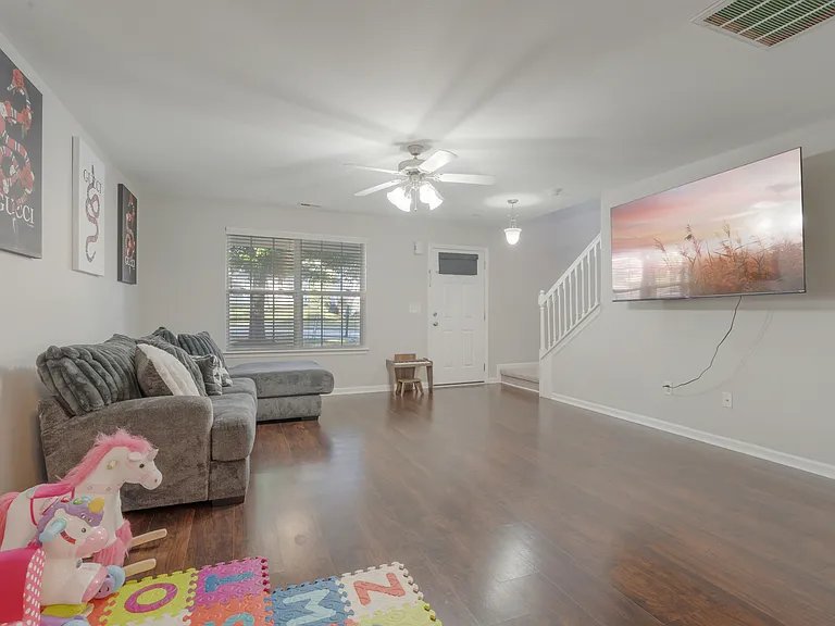 223 Stockbridge Dr — Photo 5