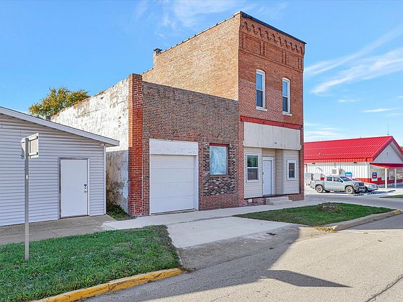 3rd image of 106 N Main St