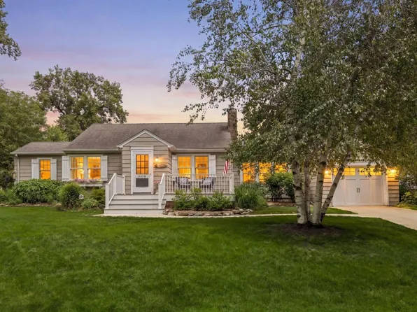 20600X Carson Rd, Excelsior, MN 55331