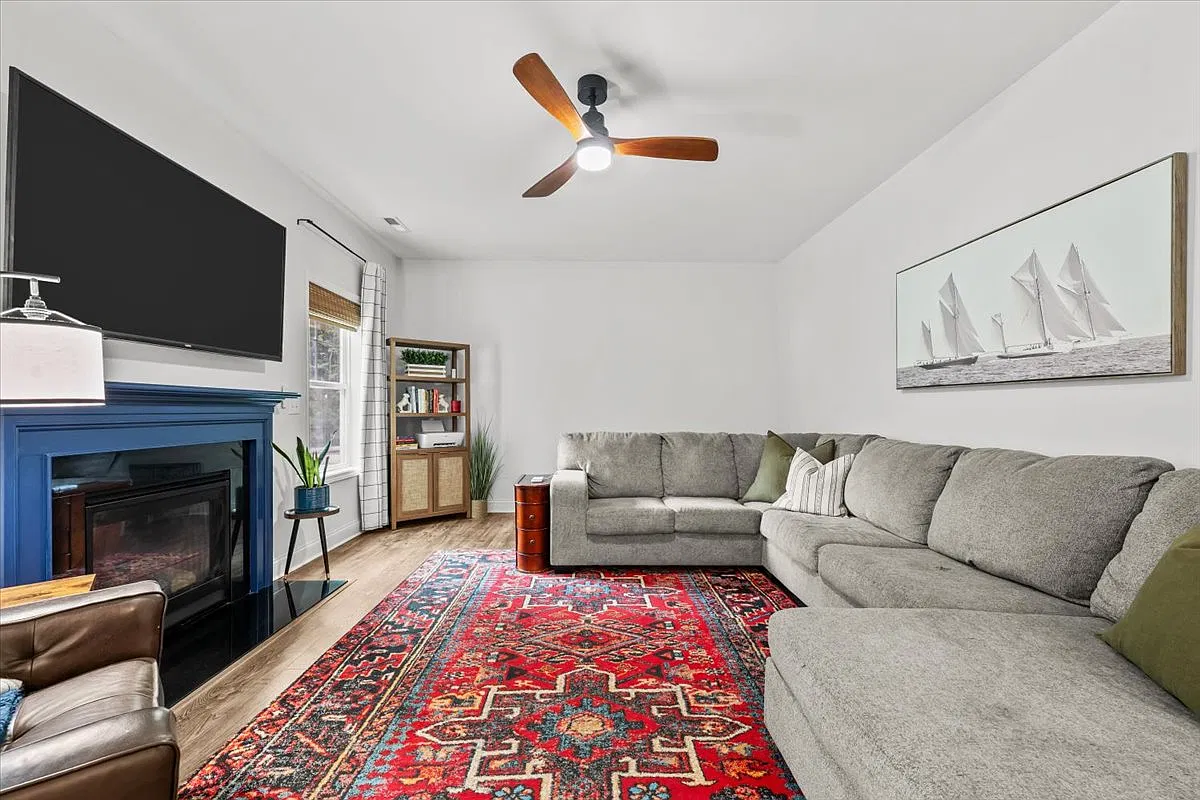 4 bed, 2239 sqft, $2,500 — Photo 4