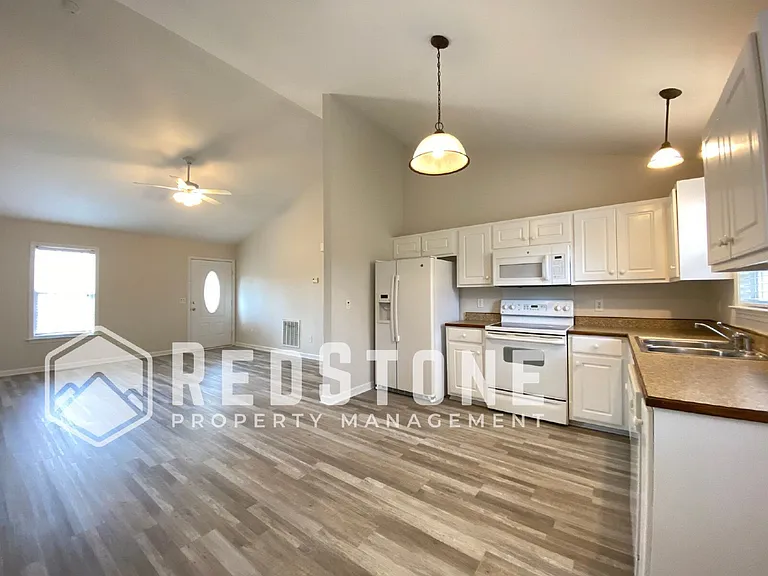 3903 Johns Creek Dr — Photo 8