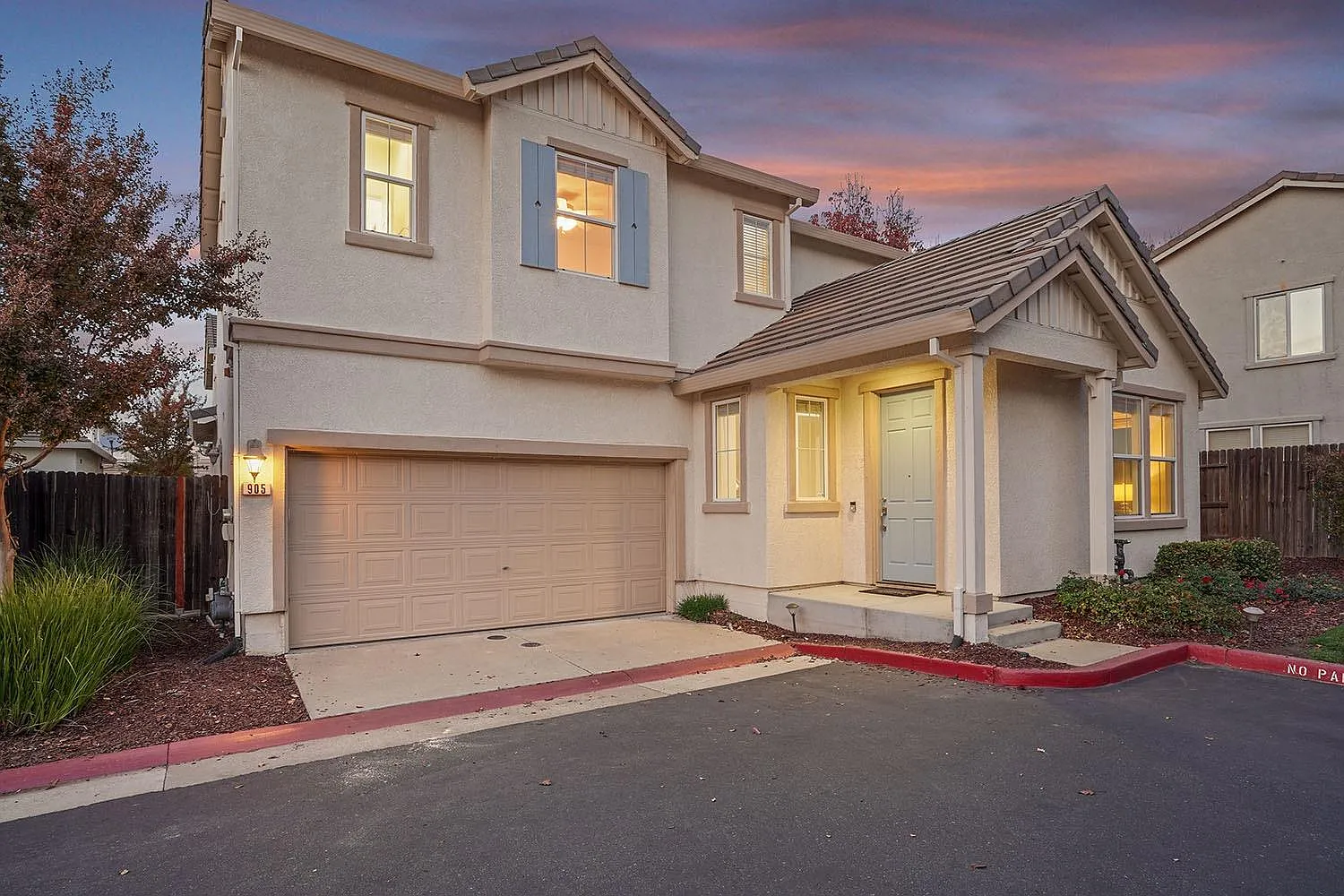 905 Courtyards Loop photo 1