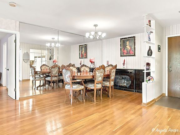 3rd image of 400 E Dundee Rd APT 105C