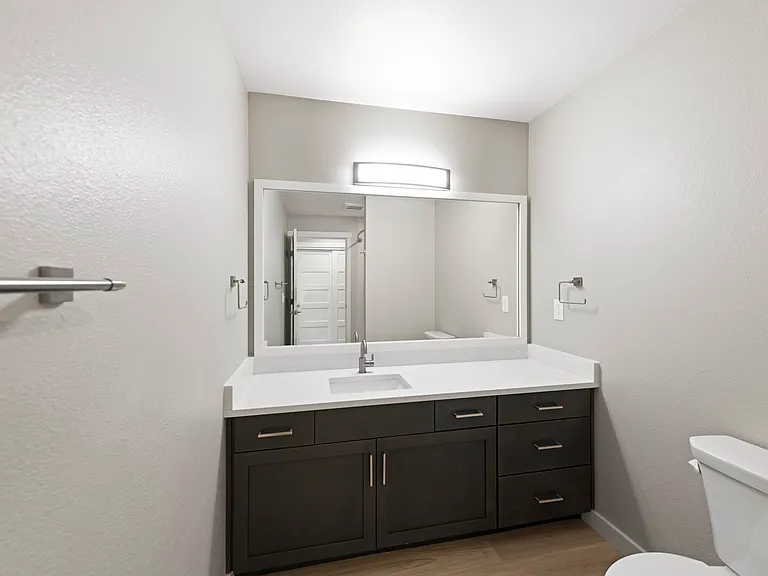 Regency Apartments — Photo 49