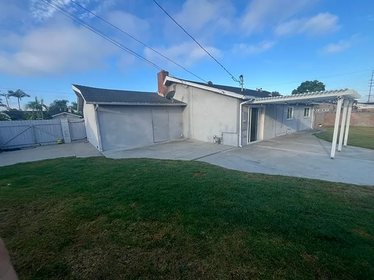 6581 Bestel Ave — Photo 23