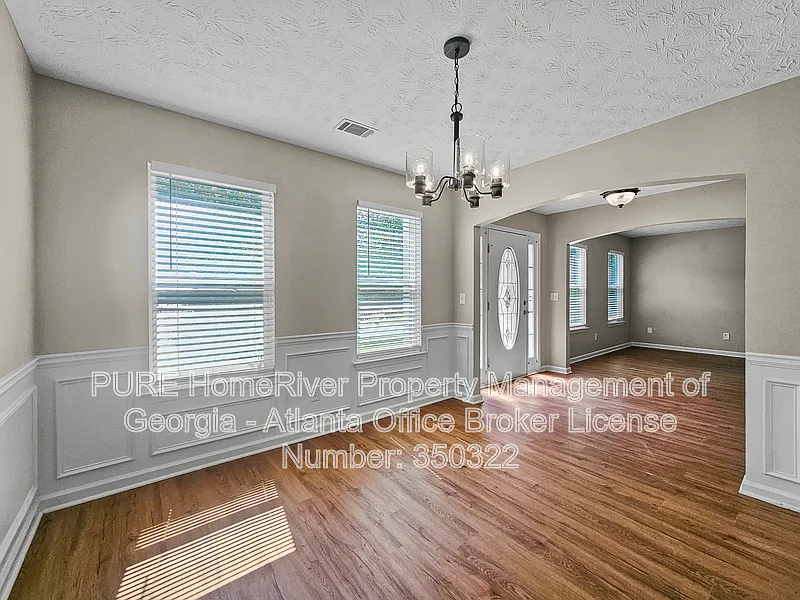 3 bed, 2.5 bath, 2142 sqft, $2,075 — Photo 4