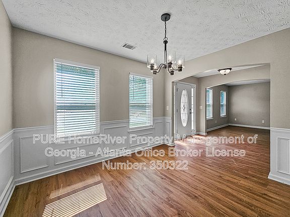 4th image of 80 Forest Brook Dr