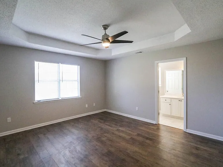 4505 Guinevere Ct — Photo 10