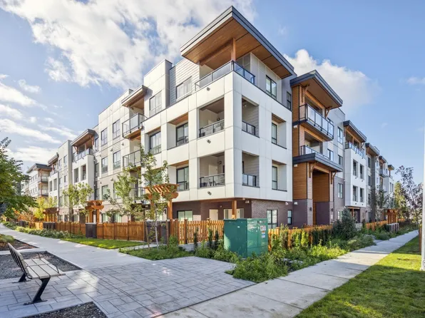 20282 72b Ave #411, Langley, BC V2Y 3X3