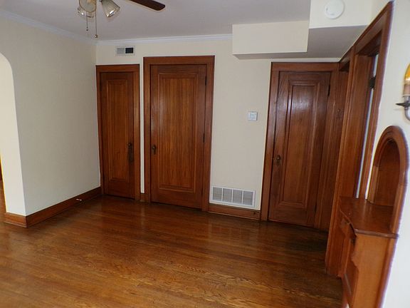 5th image of 3270 Indianola Ave APT D