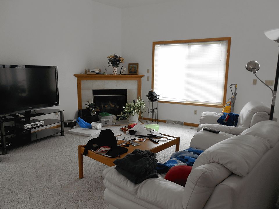 FirePlace And Vaulted Ceiling